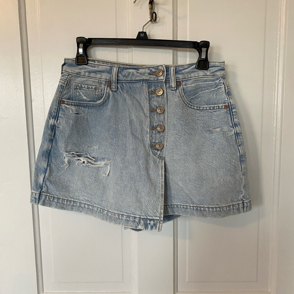 American eagle light wash jean skort size 6